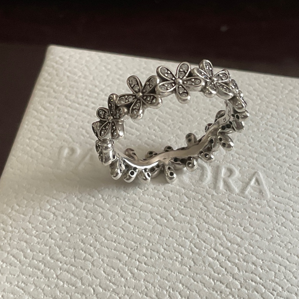 Pandora daisy ring